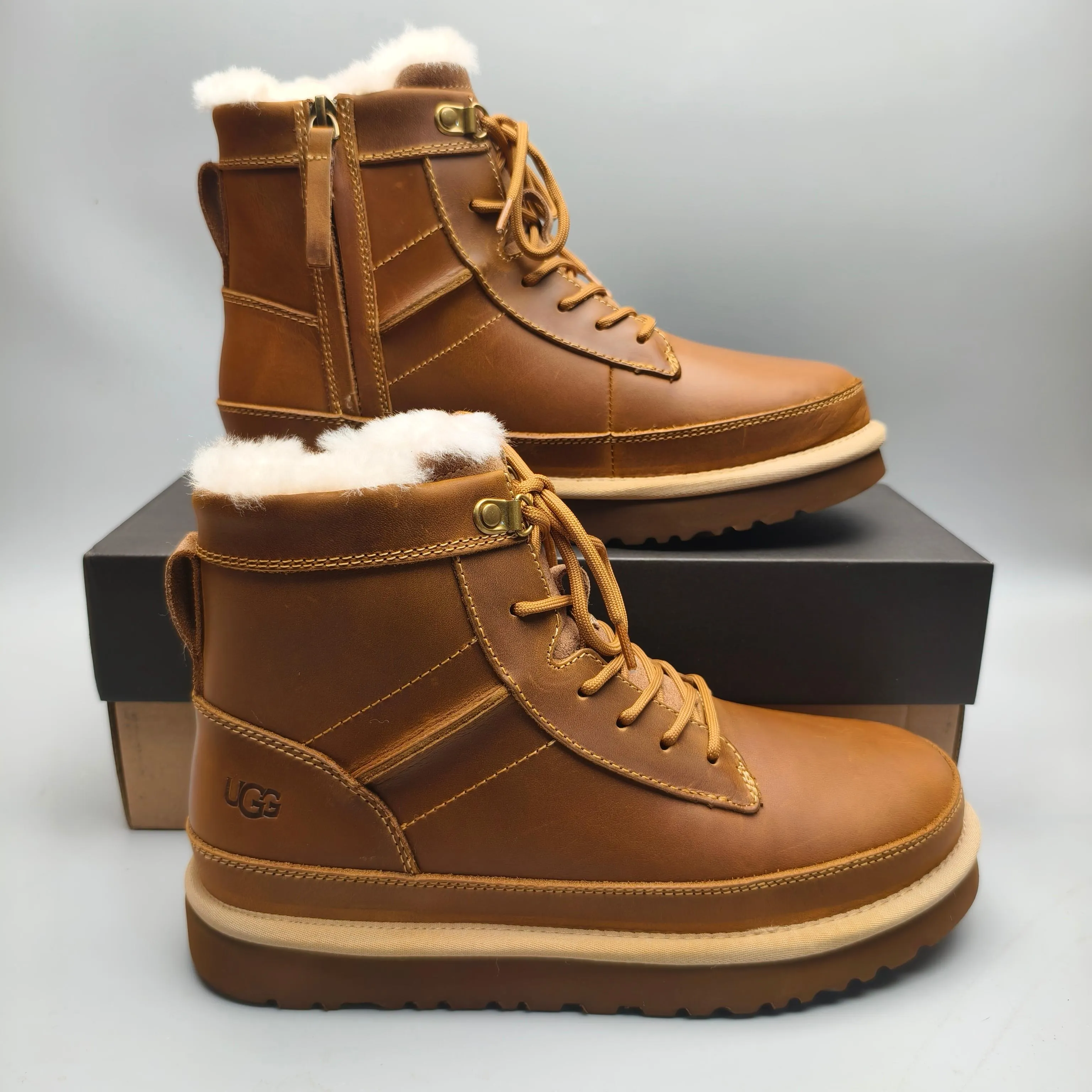 💰720 UGG sheepskin all-in-one snow boots 4580 mid-top patent leather lace-up side zipper men's color matching: black maroon matching code: 39-45